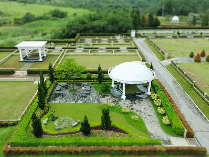 Makam Tipe Peak Estate Di Area Universal,  Lokasi Serenity Mansion San Diego Hills Karawang Makam Tipe Peak Estate Di San Diego Hills, Memperlihatkan Pemakaman Yang Eksklusif Dengan Latar Belakang Pemandangan Alam Yang Menenangkan