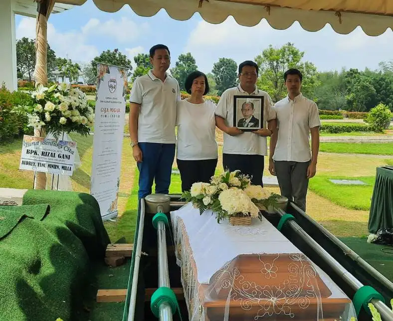 Pembelian Makam San Diego Hills Dalam Kondisi At Need Ilustrasi Pembelian Makam Di San Diego Hills Dalam Kondisi At Need, Menggambarkan Proses Pembelian Makam Yang Mendesak Untuk Kebutuhan Pemakaman Segera. Menunjukkan Opsi Yang Tersedia Bagi Keluarga Untuk Memilih Makam Sesuai Lokasi Dan Jenis Yang Diinginkan, Serta Fasilitas Yang Disediakan Oleh San Diego Hills
