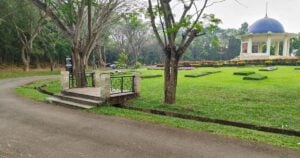 Area pemakaman San Diego Hills yang hijau dan tertata rapi sebagai tempat keluarga mempersiapkan lahan makam dengan tenang dan terencana